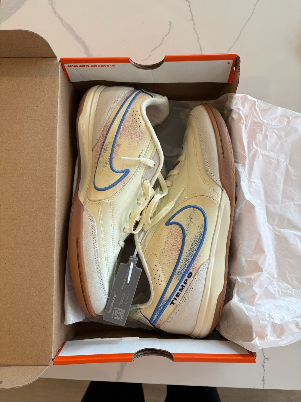 Nike Men's Trainers in Cream with Blue Accents
